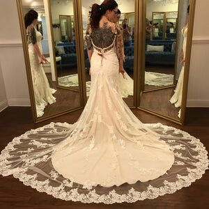 Martina Liana 744, Size 10, NWT, Ivory